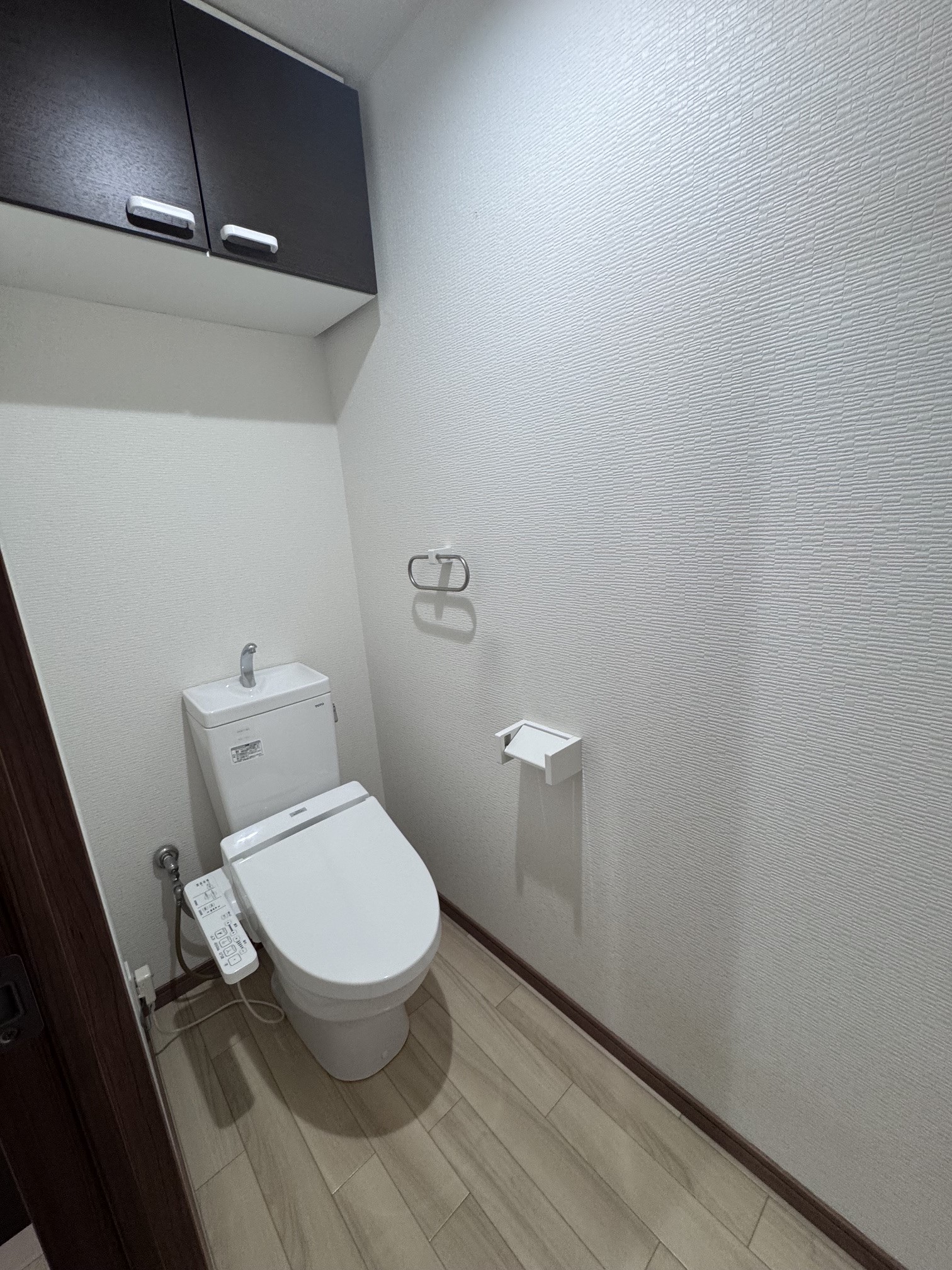 トイレ　衛生的で使い心地爽やかな暖房温水ウォシュレット。