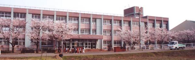 小学校　多摩市立北諏訪小学校（小学校）まで485m