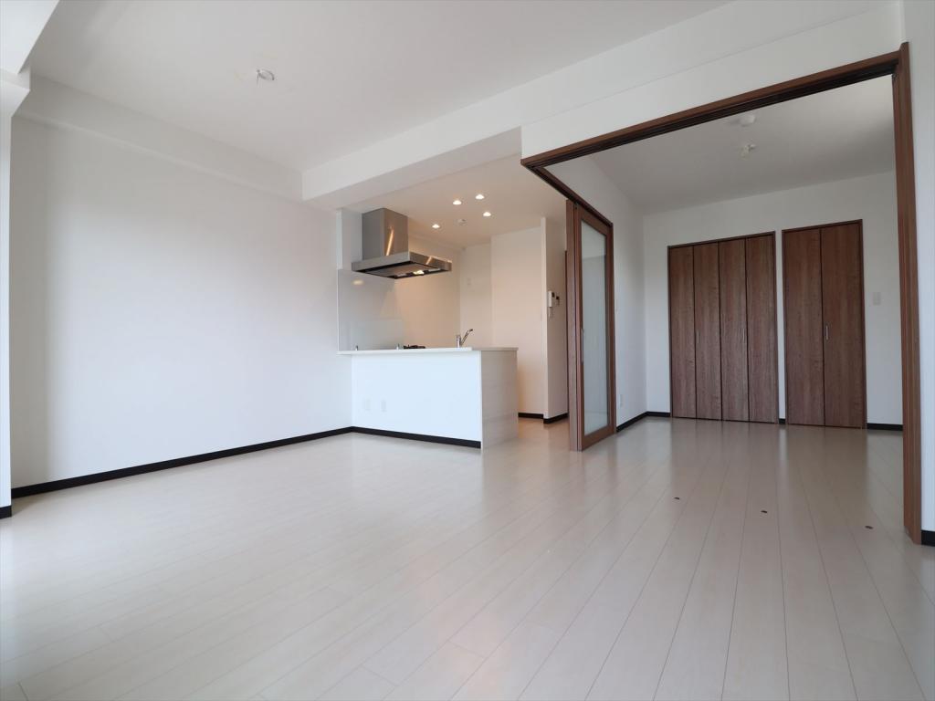 居室・リビング　白を基調にした明るいお部屋です