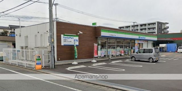 コンビニ　ファミリーマート（コンビニ）まで564m