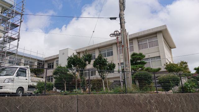 中学校　志摩市立磯部中学校（中学校）まで963m