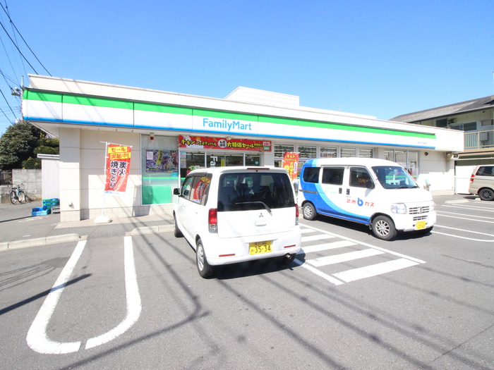コンビニ　ファミリーマート（コンビニ）まで106m