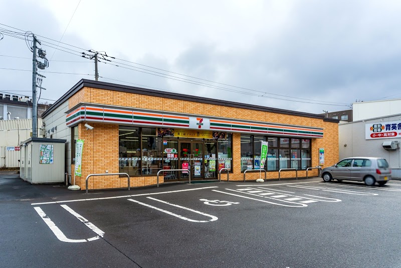 コンビニ　セイコーマート伏見店（コンビニ）まで204m