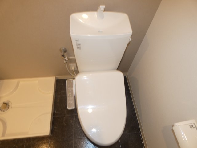 東急田園都市線 用賀駅 徒歩8分 4階建 築9年のトイレ写真