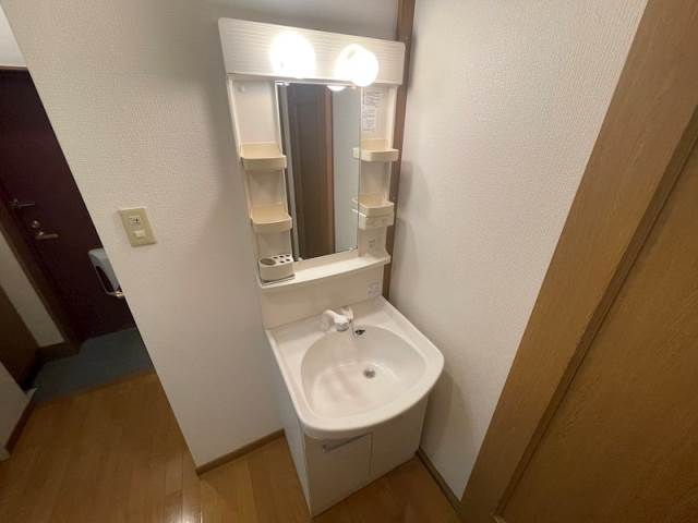 洗面設備　写真は現状を優先します。