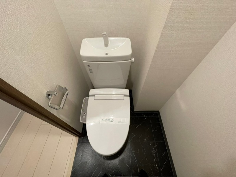 東京メトロ日比谷線 築地駅 徒歩5分 13階建 築10年のトイレ写真