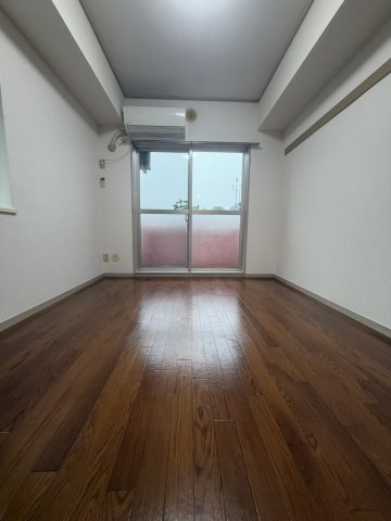 ブルーライン 三ツ沢下町駅 徒歩1分 5階建 築39年の居間写真