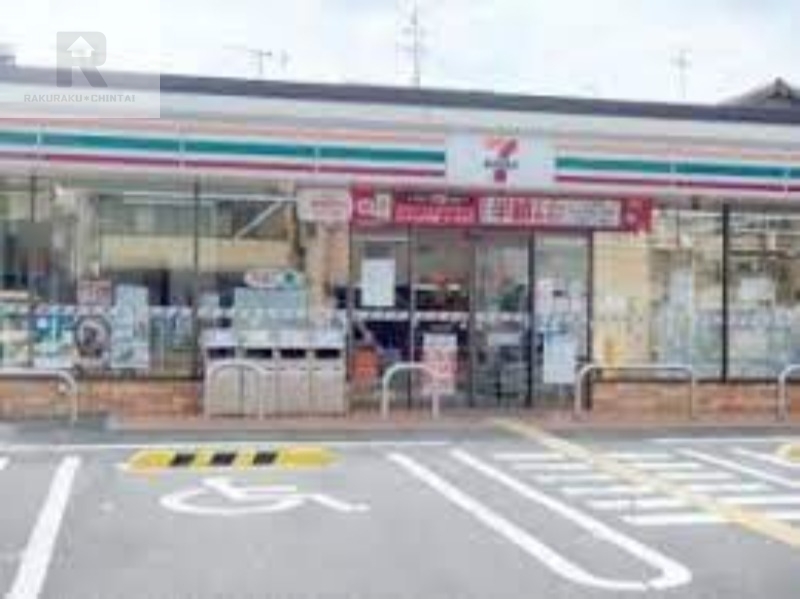コンビニ　セブンイレブン東大阪俊徳町3丁目店（コンビニ）まで108m