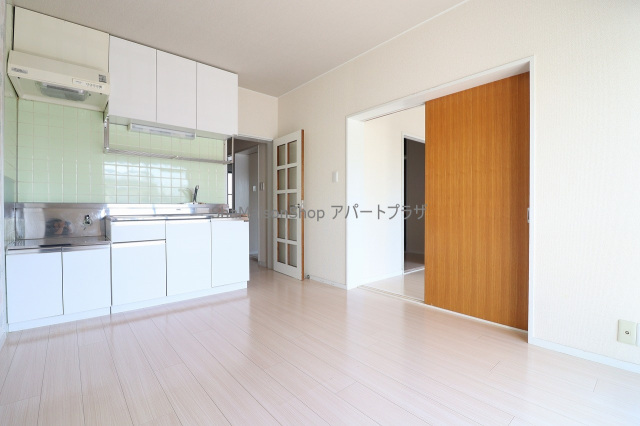 マロンヒルズマンションの居間写真