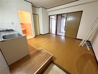 新東ビルの居間写真