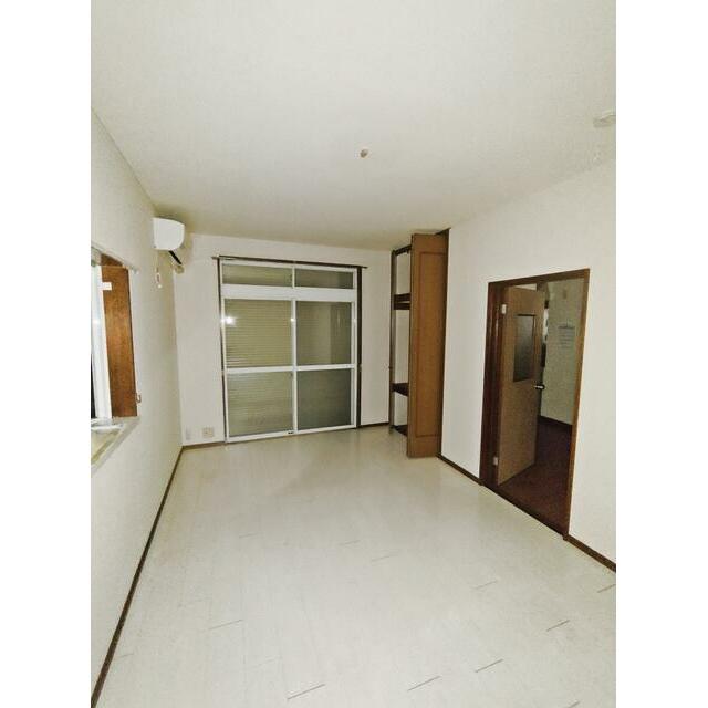 秦野市尾尻アパートの居間写真
