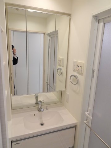洗面設備　※別部屋の参考写真です。