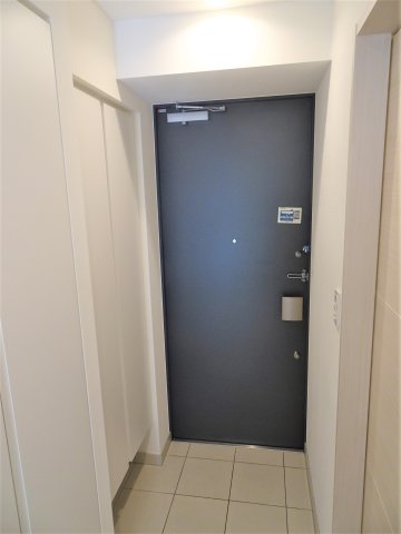 玄関　※別部屋の参考写真です。