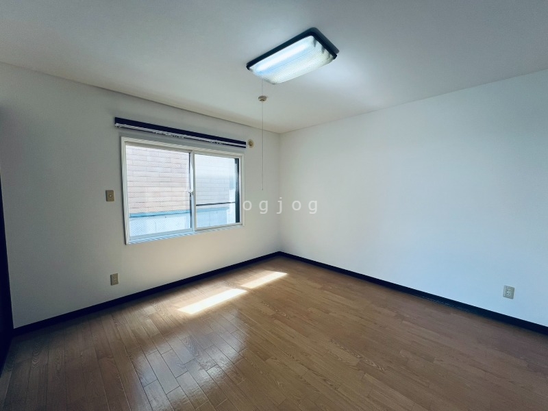 その他部屋・スペース　日当たりの良い明るいお部屋です。