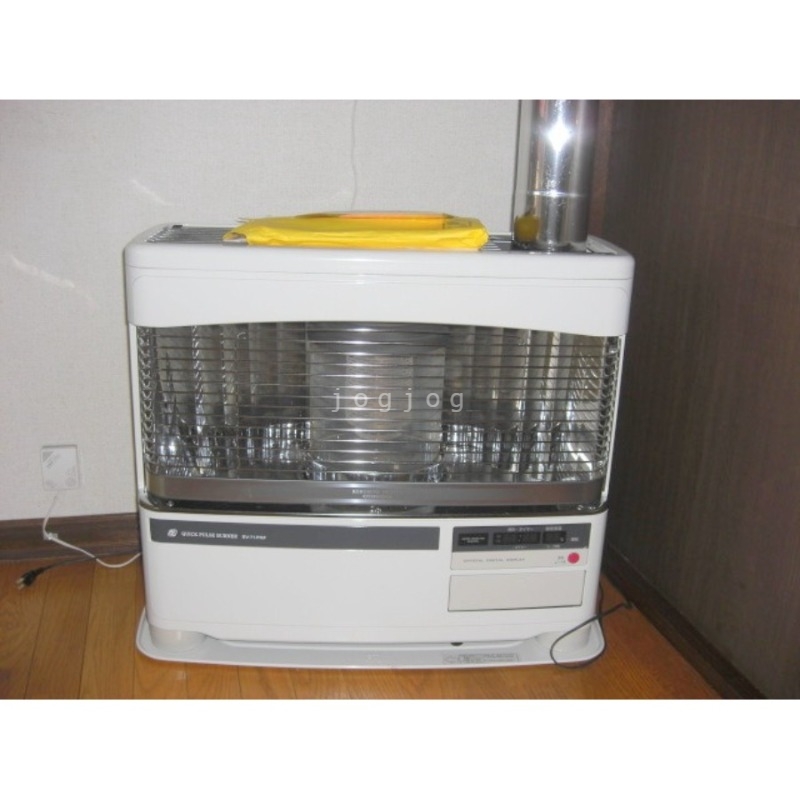 その他設備　冬はあったか石油ストーブです。