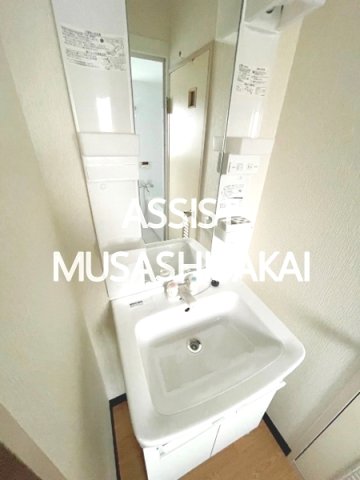 洗面設備　写真：設備同仕様の別号室です