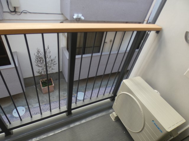 バルコニー　バルコニーからの眺めを楽しみながら食事をしませんか