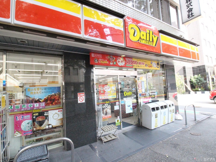 コンビニ　デイリーヤマザキ博多駅筑紫口店（コンビニ）まで84m