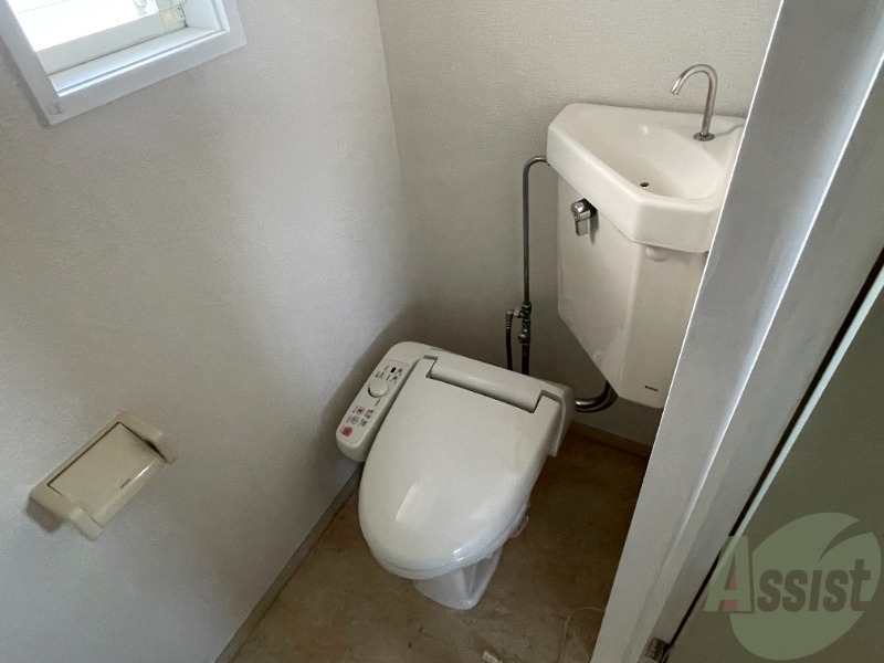 トイレ　トイレはシンプルかつオーソドックスですが清潔感があります。