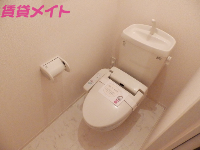 トイレ　同物件別室の写真です