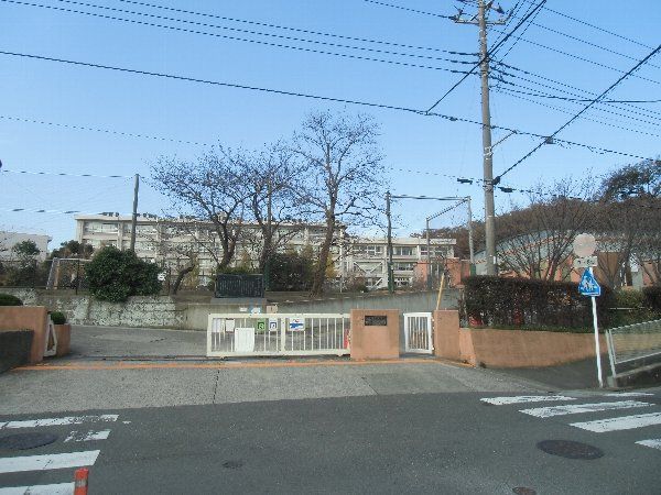 【横須賀市太田和のアパートの小学校】