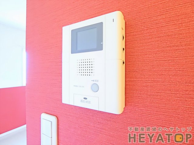 セキュリティ　不意の訪問もモニター付きドアホンで安心確認