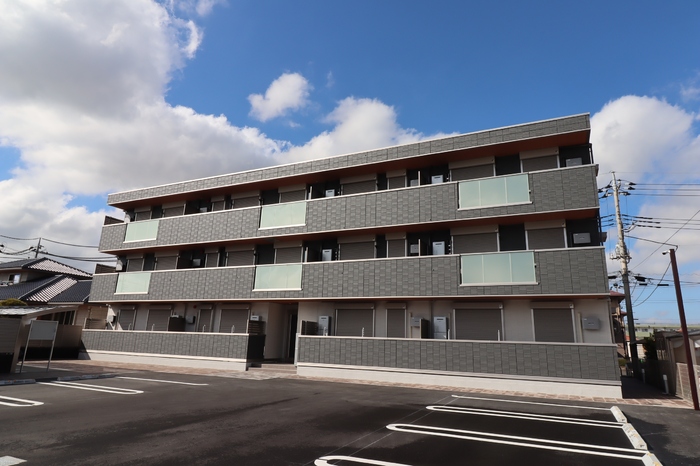 建物外観　南向きで日当たり良好　インターネット無料