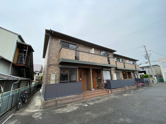 堺市中区深井清水町のアパートの建物外観