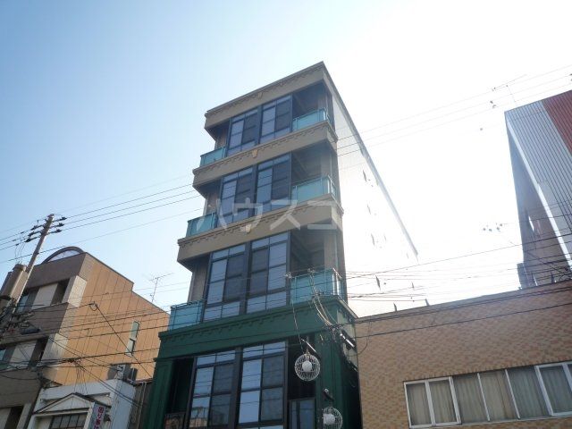 京都市上京区十四軒町のマンションの建物外観