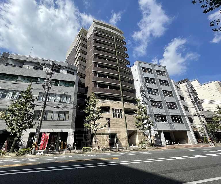 京都市下京区植松町のマンションの建物外観
