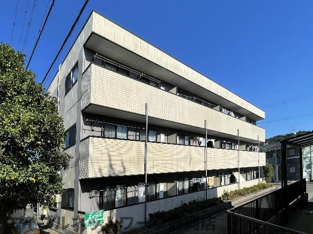 静岡市葵区与一のマンションの建物外観