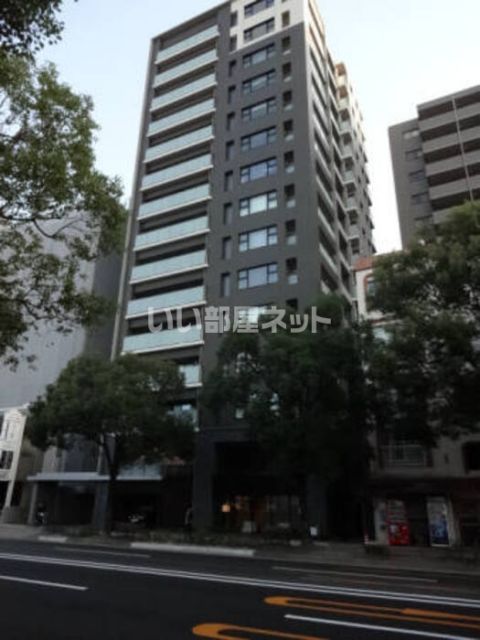 福岡市早良区西新のマンションの建物外観