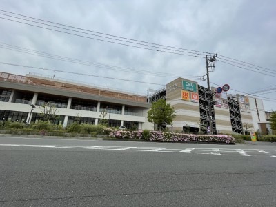 【横浜市港北区箕輪町のマンションのショッピングセンター】