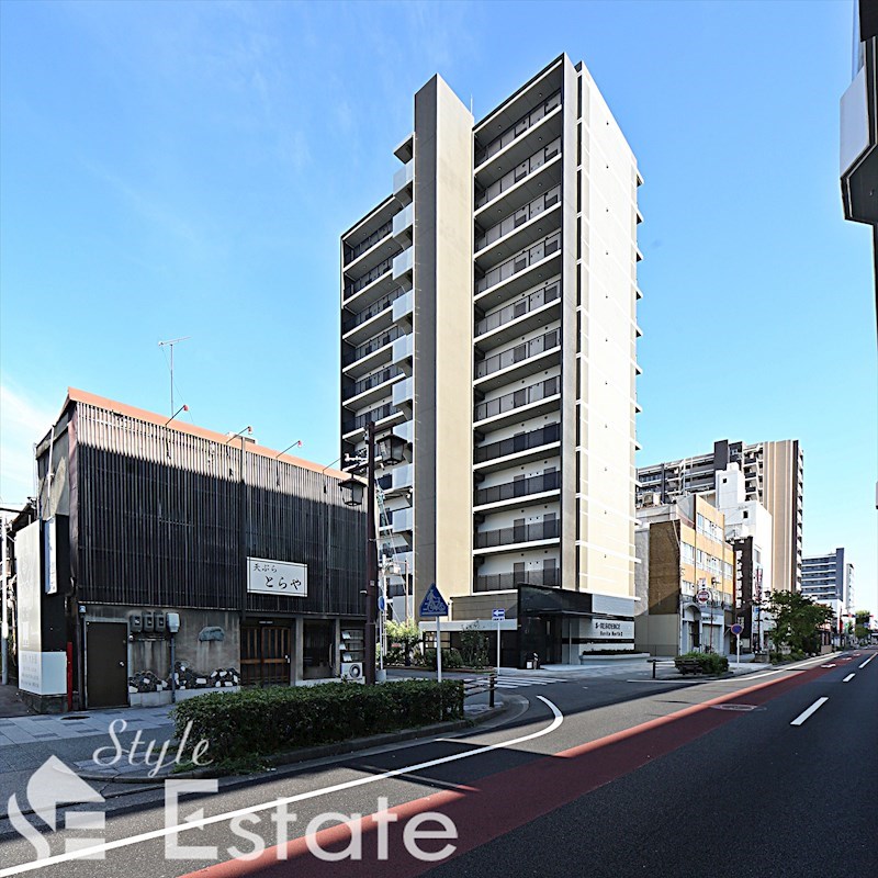 【名古屋市瑞穂区堀田通のマンションの建物外観】