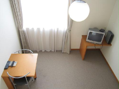 居室・リビング　居室兼寝室です。