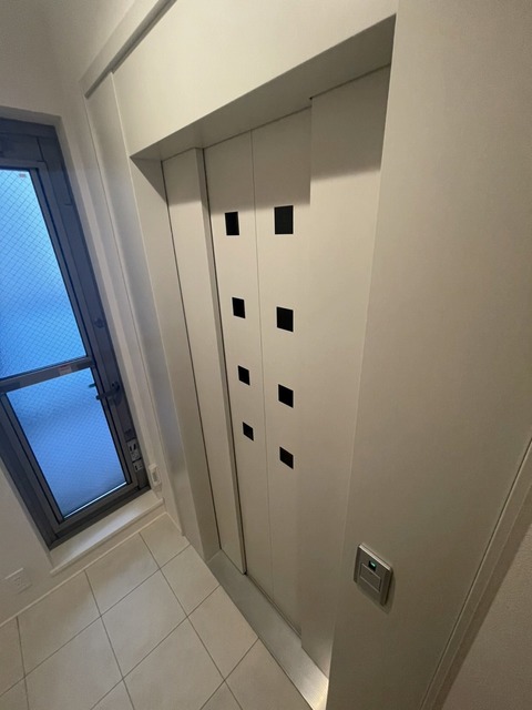 玄関　★ホームエレベーター★１階から３階まで★