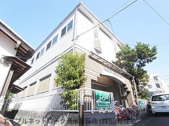 【静岡市駿河区谷田のアパートの建物外観】