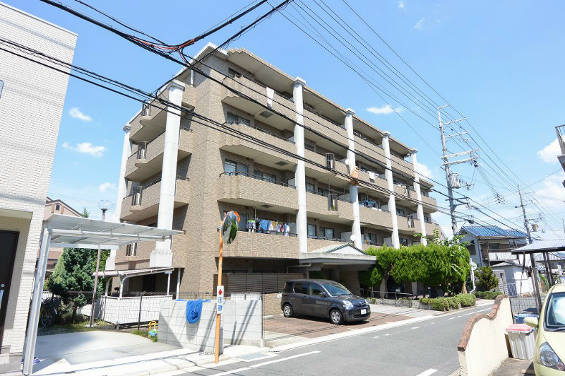 星田ロイヤルハイツの建物外観