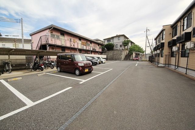 【川越市豊田町のアパートの駐車場】