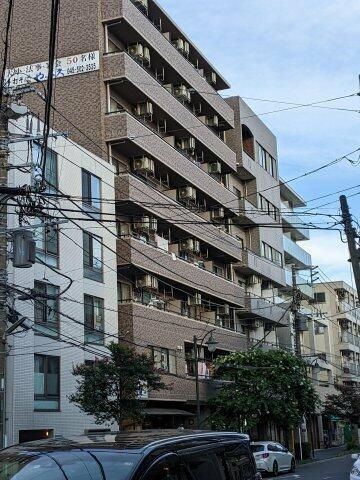 横浜市鶴見区市場大和町のマンションの建物外観