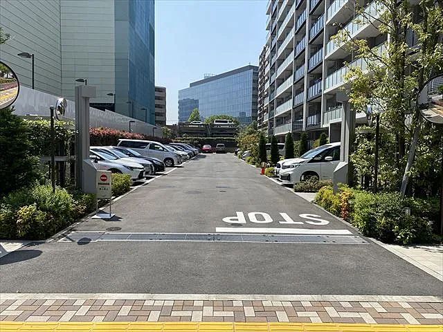 【江東区東雲のマンションの駐車場】