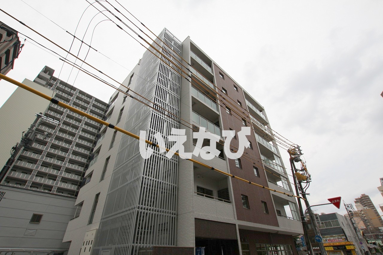 岡山市北区中山下のマンションの建物外観