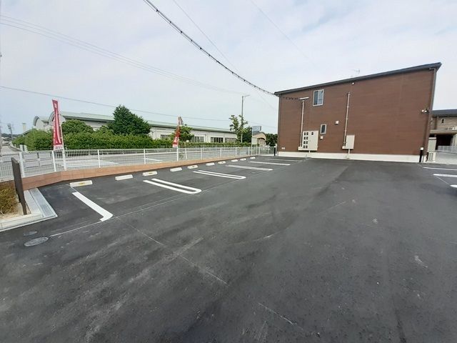 【南相馬市鹿島区西町のアパートの駐車場】