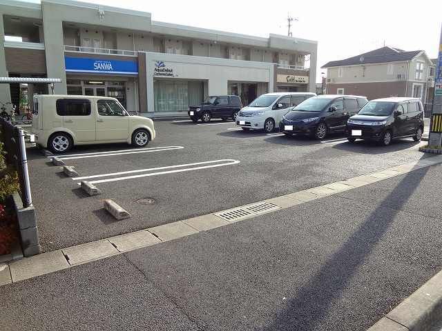 【グランファミ ユの駐車場】