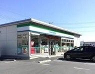 コンビニ　ファミリーマート熊谷新堀小学校（コンビニ）まで180m