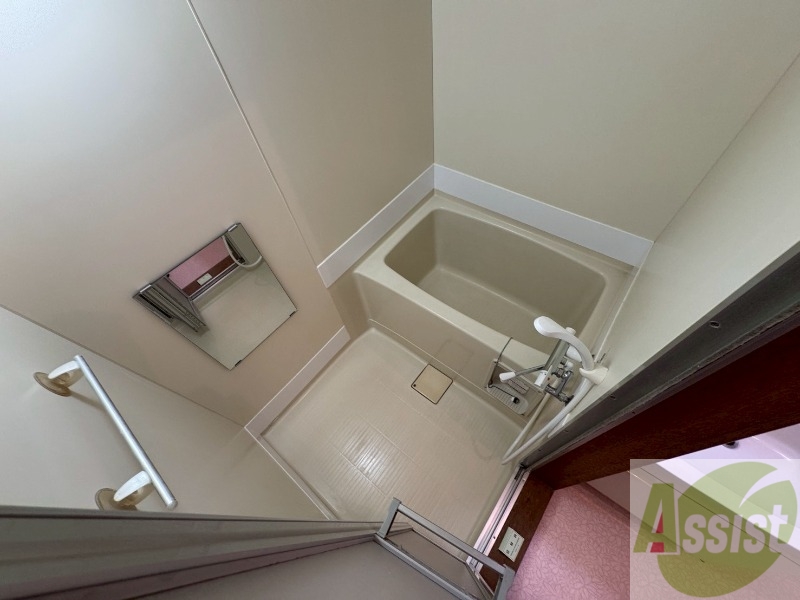 バス・シャワールーム　ユニットバスです。疲れを癒すのに欠かせませんね！