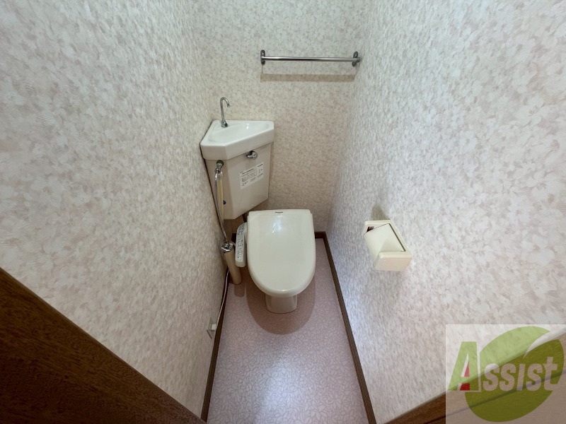 トイレ　こちらはトイレです。清潔感があり、安心して使用できます。