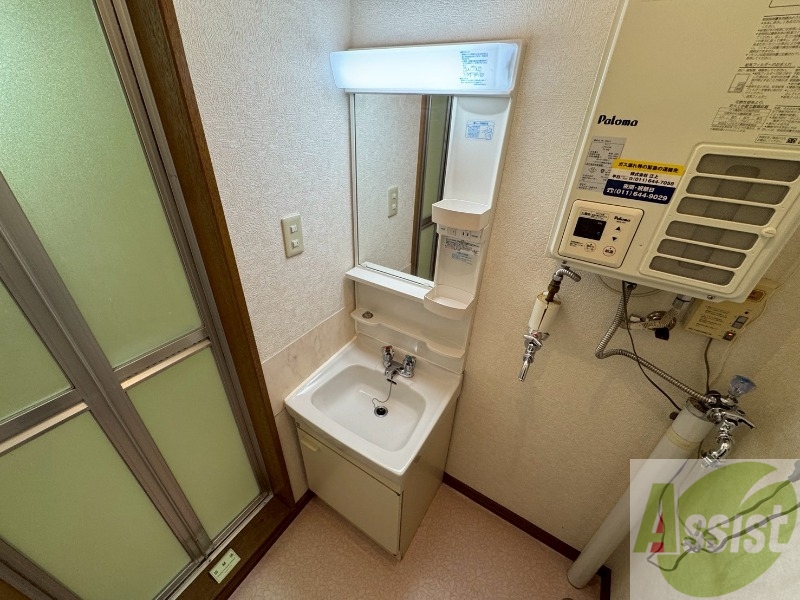 洗面設備　こちらに洗面台があります。朝の洗顔はこちらで。