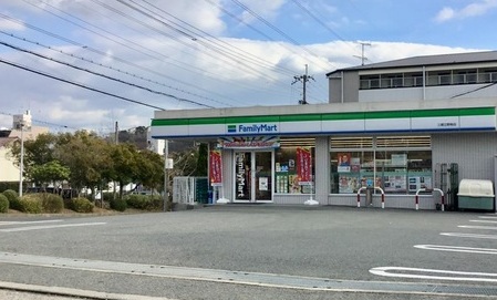 コンビニ　ファミリーマート 三郷駅南店（コンビニ）まで112m