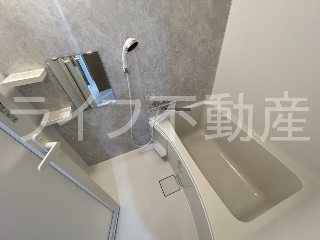 バス・シャワールーム　コンパクトで使いやすいお風呂です
